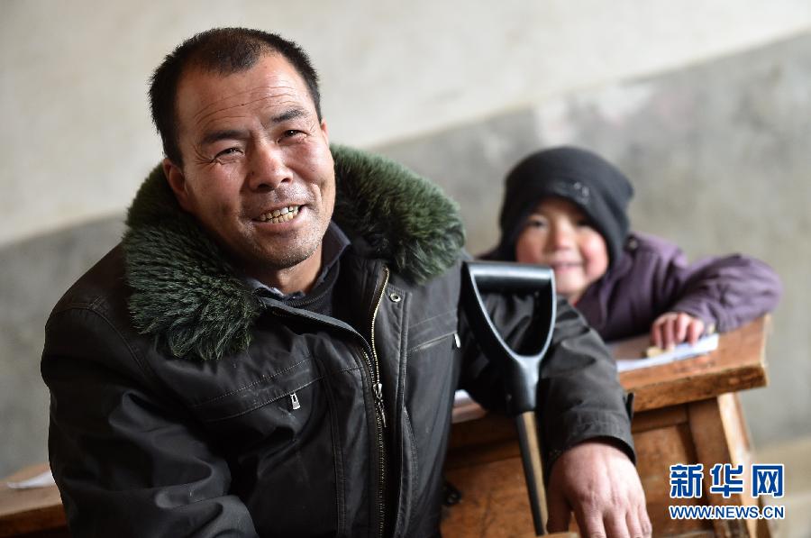 苏广昌:拄拐坚守讲台