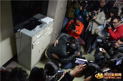 四川男子4岁被拐江苏24年后见亲父跪地痛哭(图)