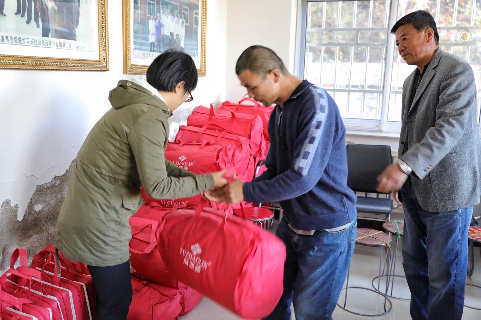 1507896261156712.jpg 851693098662351712.jpg